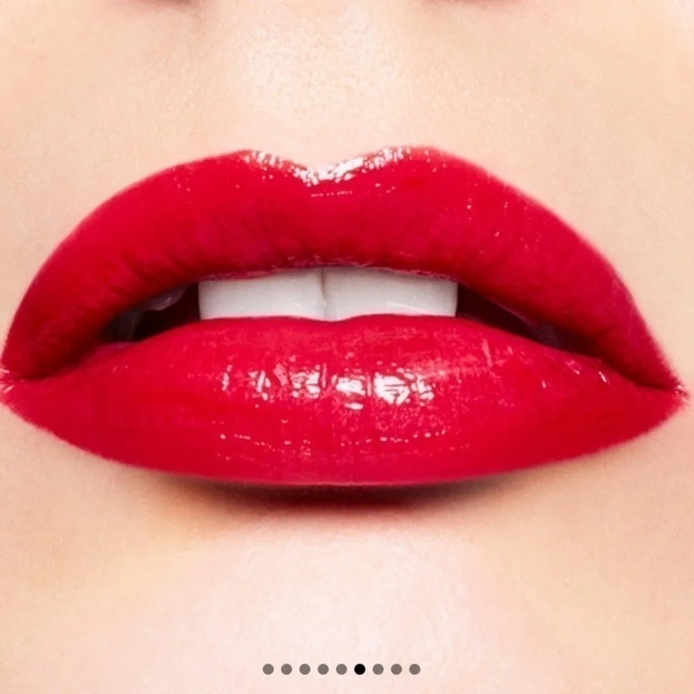 MAC *To The Extreme*. Versicolour Varnish Cream Lip Stain